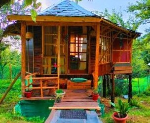 Wooden Machaan Cottage is best stay in Bir Billing