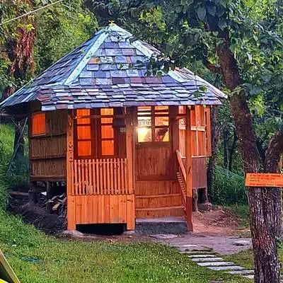 Huts and Cottages at Camp Oak View