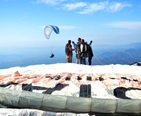 Experience snow paragliding