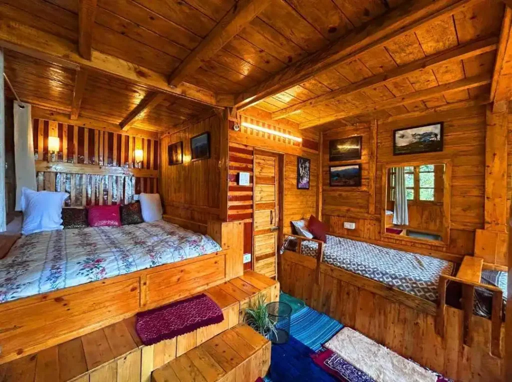 glass house cottage at Camp Oak View is best hotel stay option
